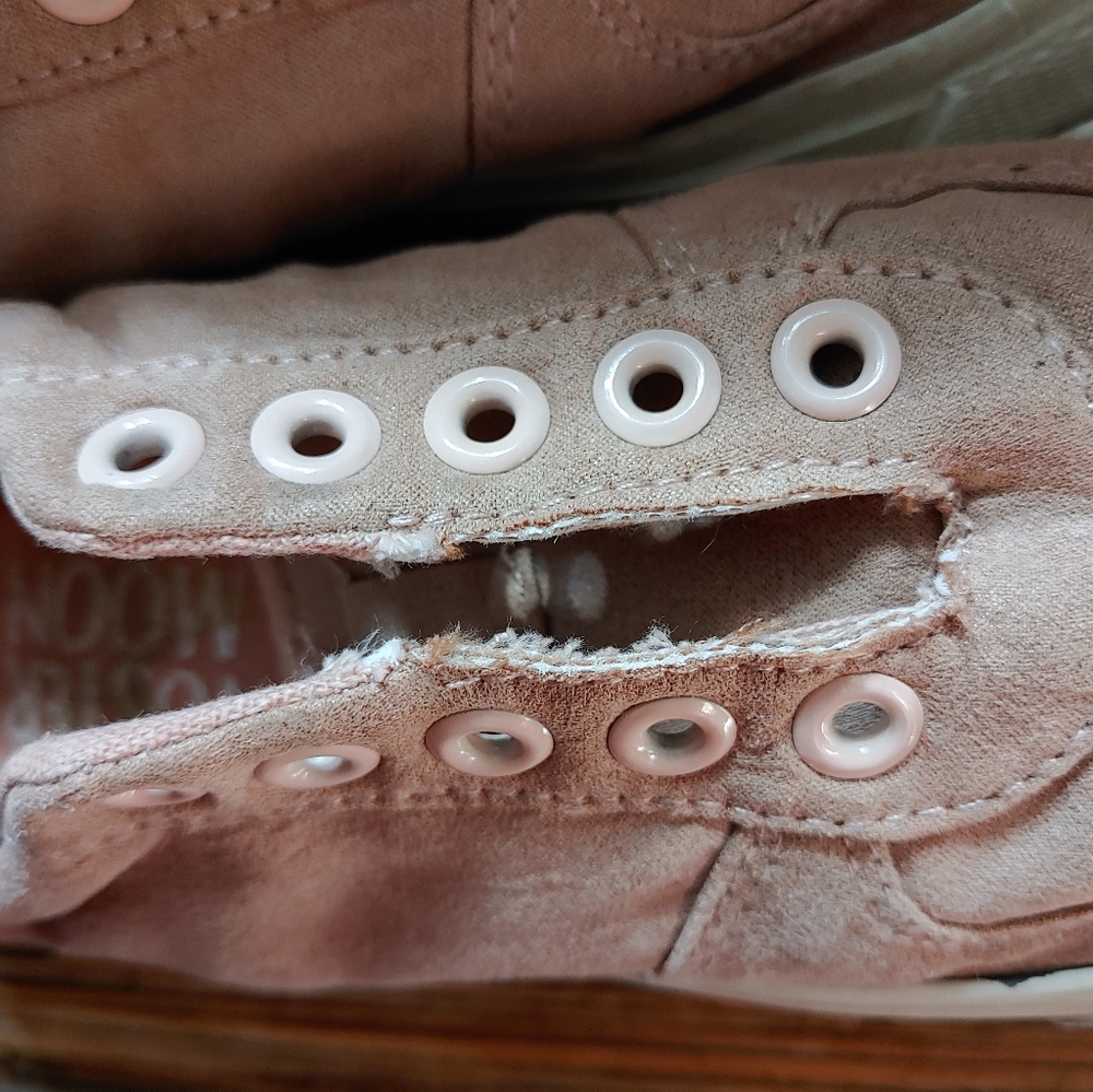Shoes - Picture 6 of 7